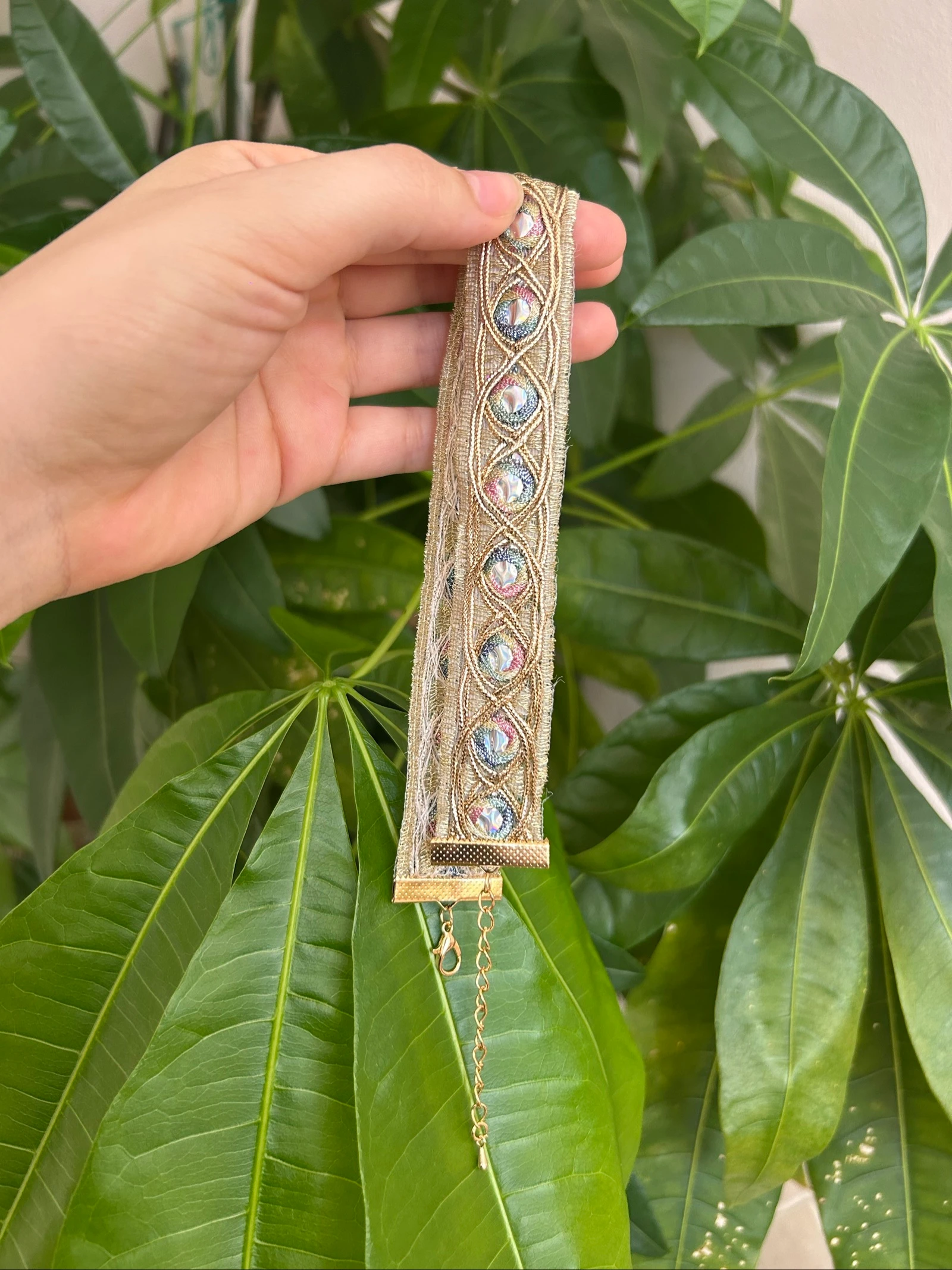 Choker cristales. Leer: